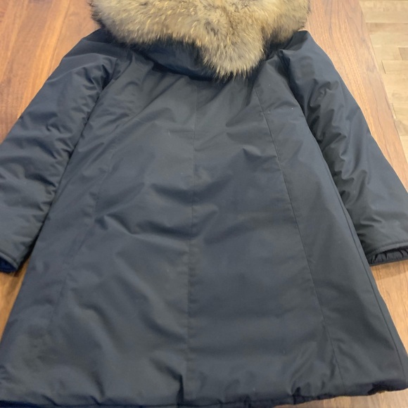 Superb and warm Kanuk coat. Mint condition. Colour is black. - Picture 6 of 9